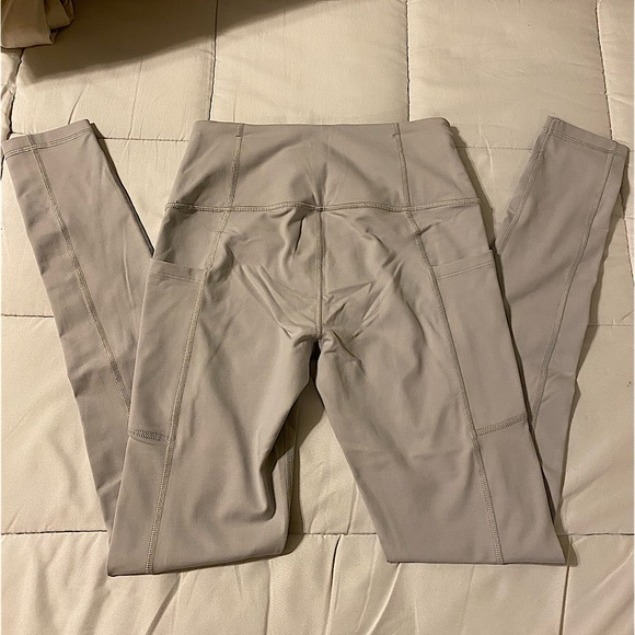 Victoria’s Secret Sport Knockout Legging in Size Extra Small - Picture 2 of 5